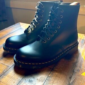 DR. MARTENS VEGAN BLACK LEATHER 1460 FELIX LACE UP BOOTS, LIGHTLY WORN, M11/W12